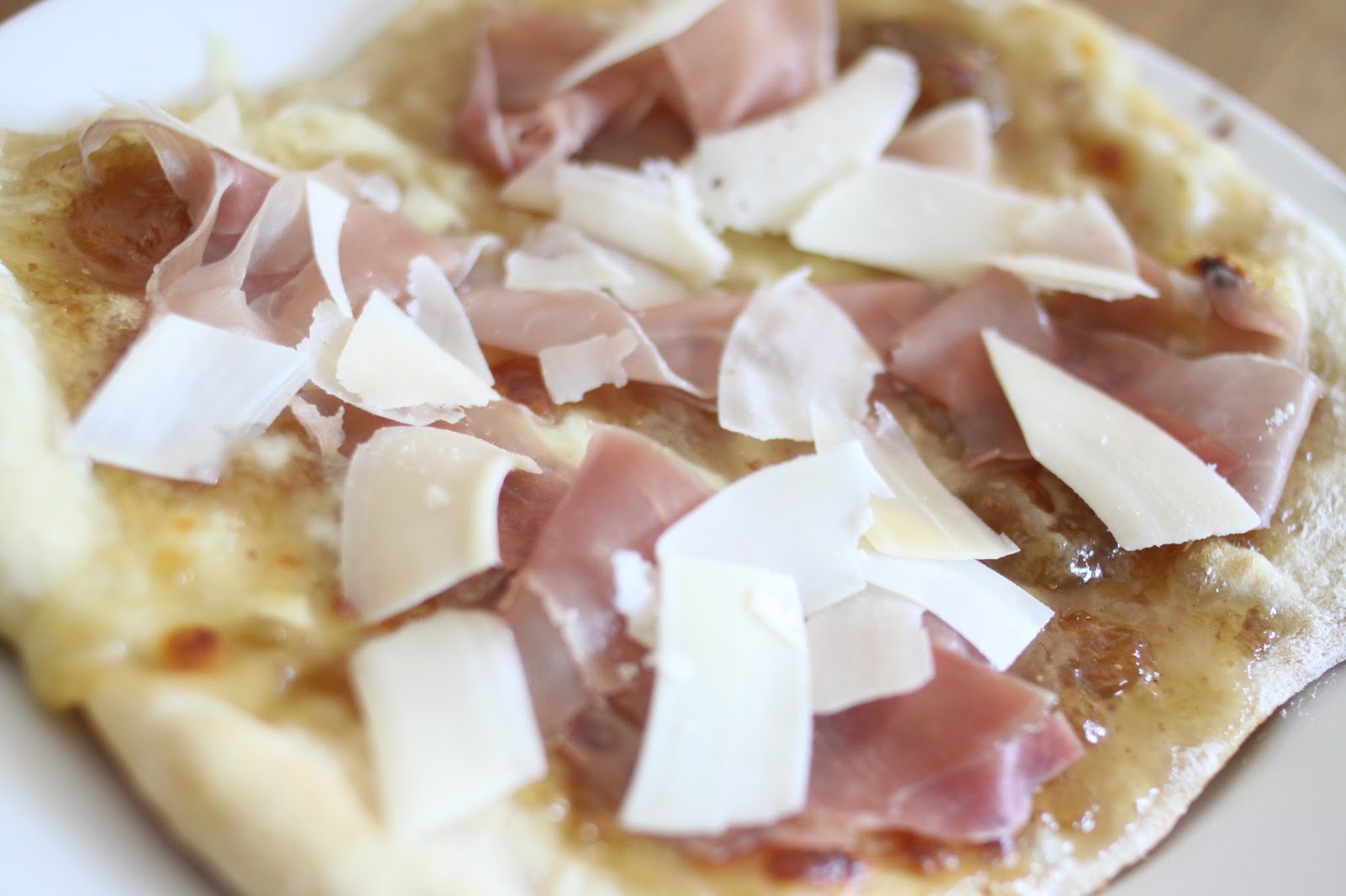 The Larson Lingo Fig, Prosciutto & Arugula Pizza