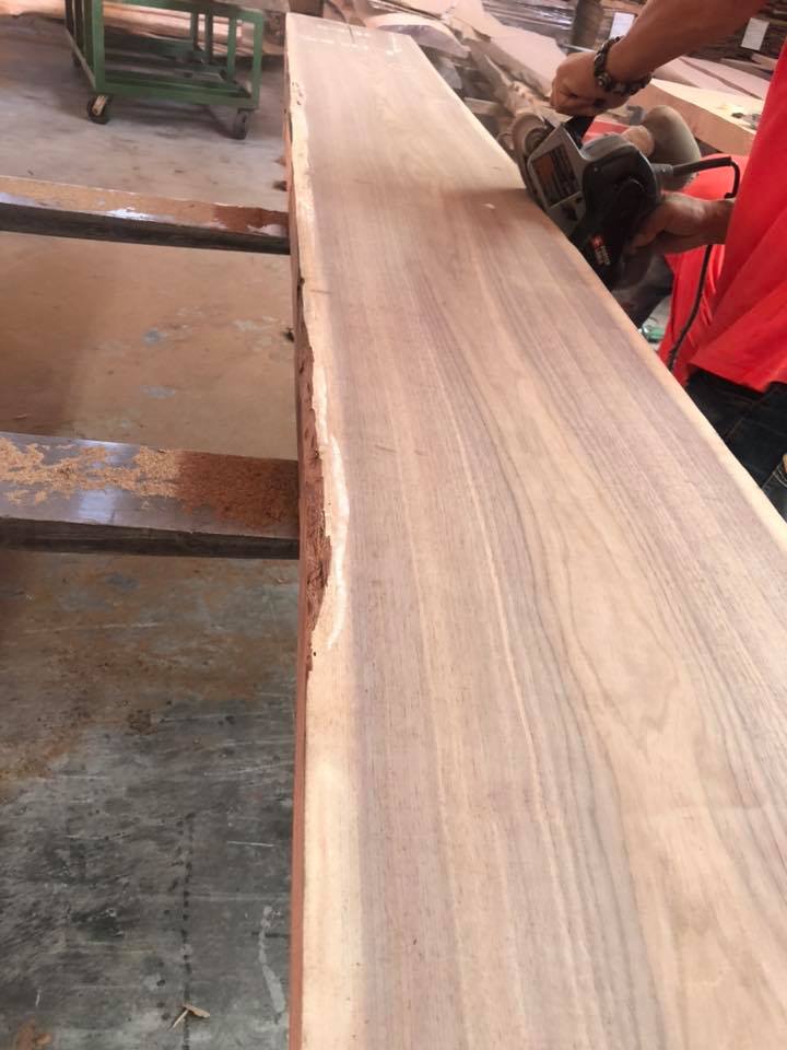 德屋用心趕製，成就美好原木桌板