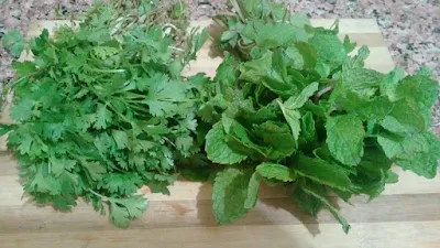 chop-the-coriander-and-mint