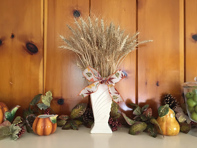 wheat bundles for decoration in a vase
