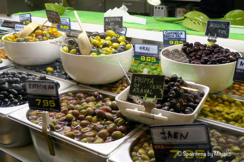 Mercado de La Bretxa, 北スペイン美食の町サン·セバスティアンのラ·ブレチャ市場のスペインの特産物オリーブオイル専門店