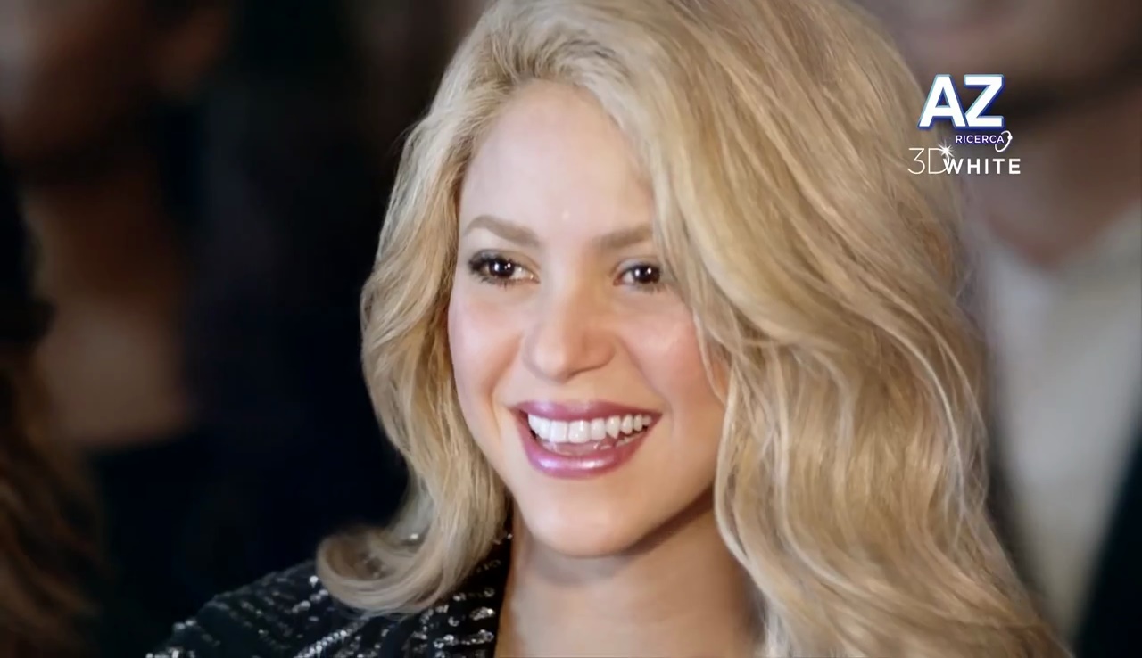 Le Modelle Della Pubblicita La Pop Star Shakira Sorridentissima Per Il Dentifricio Az 3d White