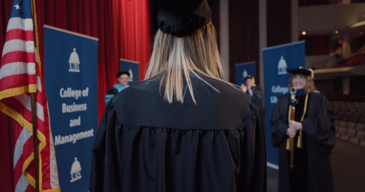 UIS News UIS celebrates the graduation of 1,179 students during