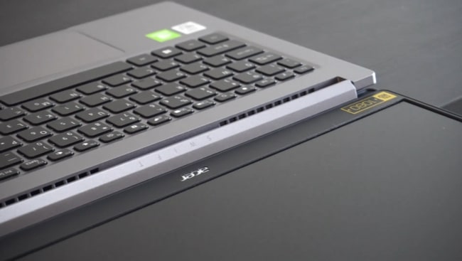 180-degree hinge of this laptop.
