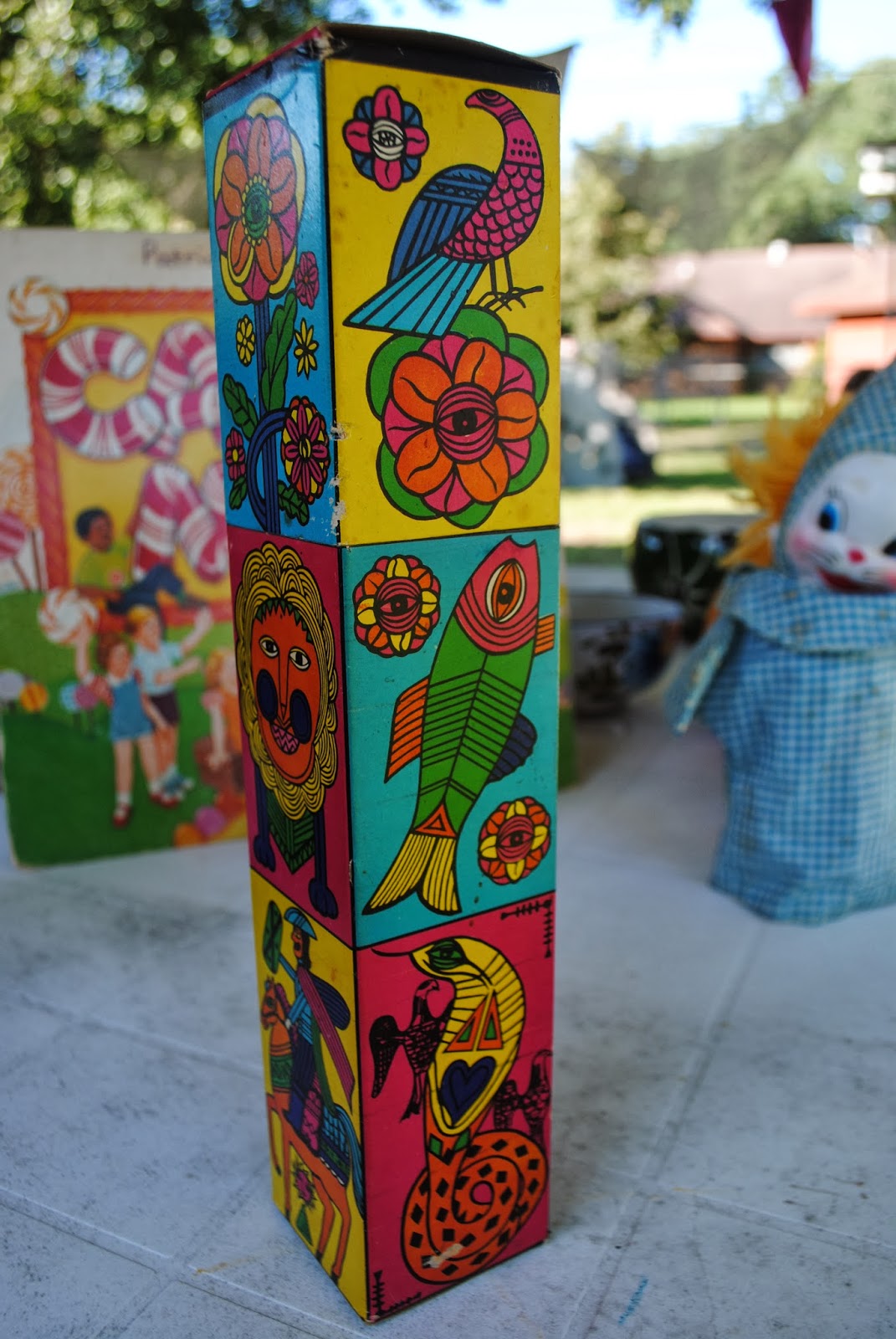 Boo Bobby Kitschy, kitschy koo