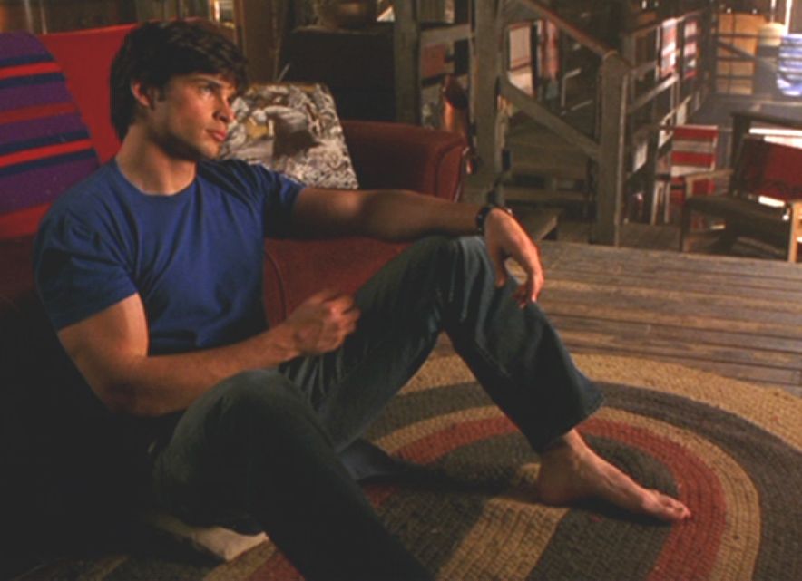 Tommy Fury Jake Paul : Barefoot Males: Tom Welling. 