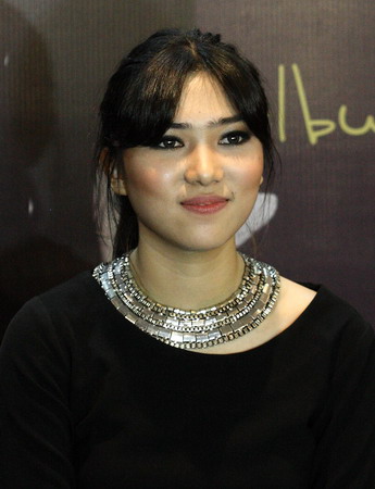 Isyana Sarasvati - Tetap Dalam Jiwa (lyrics) - Ekspos Bontang