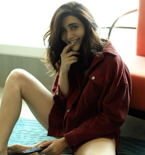 tv actress karishma tanna turn up the heat with her latest pictures