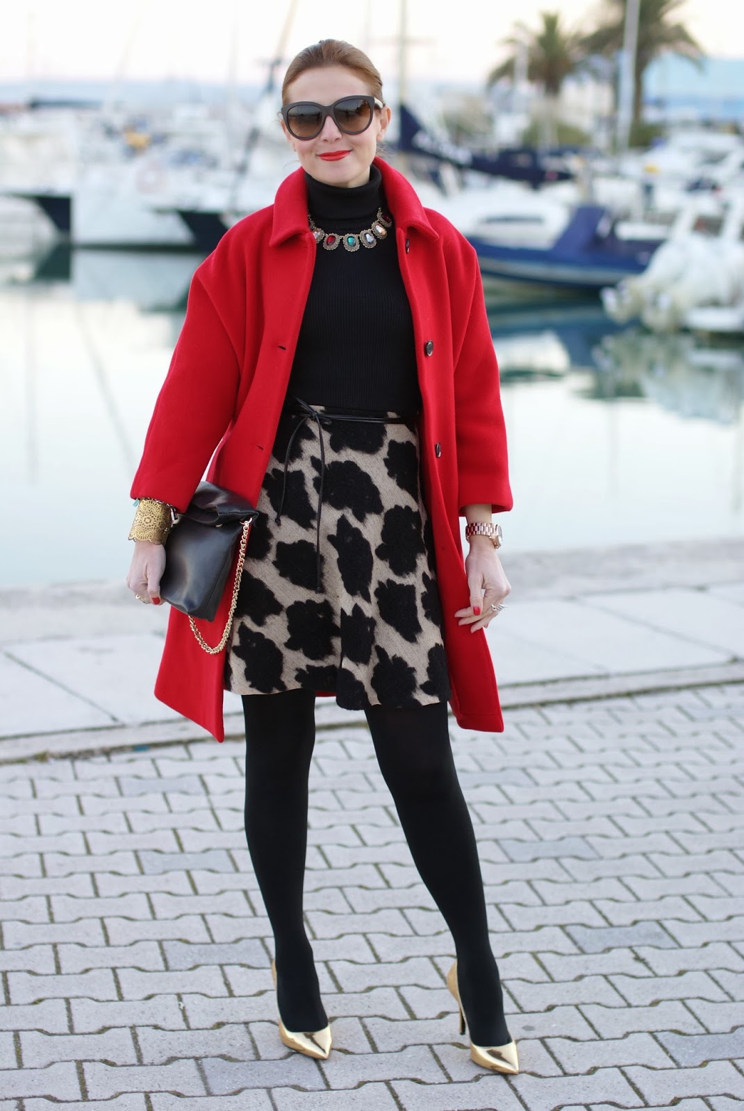 Red coat, golden pumps | Fashion and Cookies - fashion and beauty blog