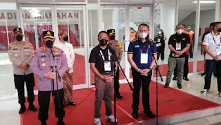 Kapolri Jenderal Listyo Sigit Prabowo memberikan keterangan