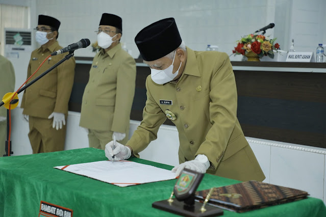 Bupati Asahan Melantik 49 Pejabat Administrator dan Pejabat Fungsional Ahli Utama Bupati Asahan Melantik 49 Pejabat Administrator dan Pejabat Fungsional Ahli Utama