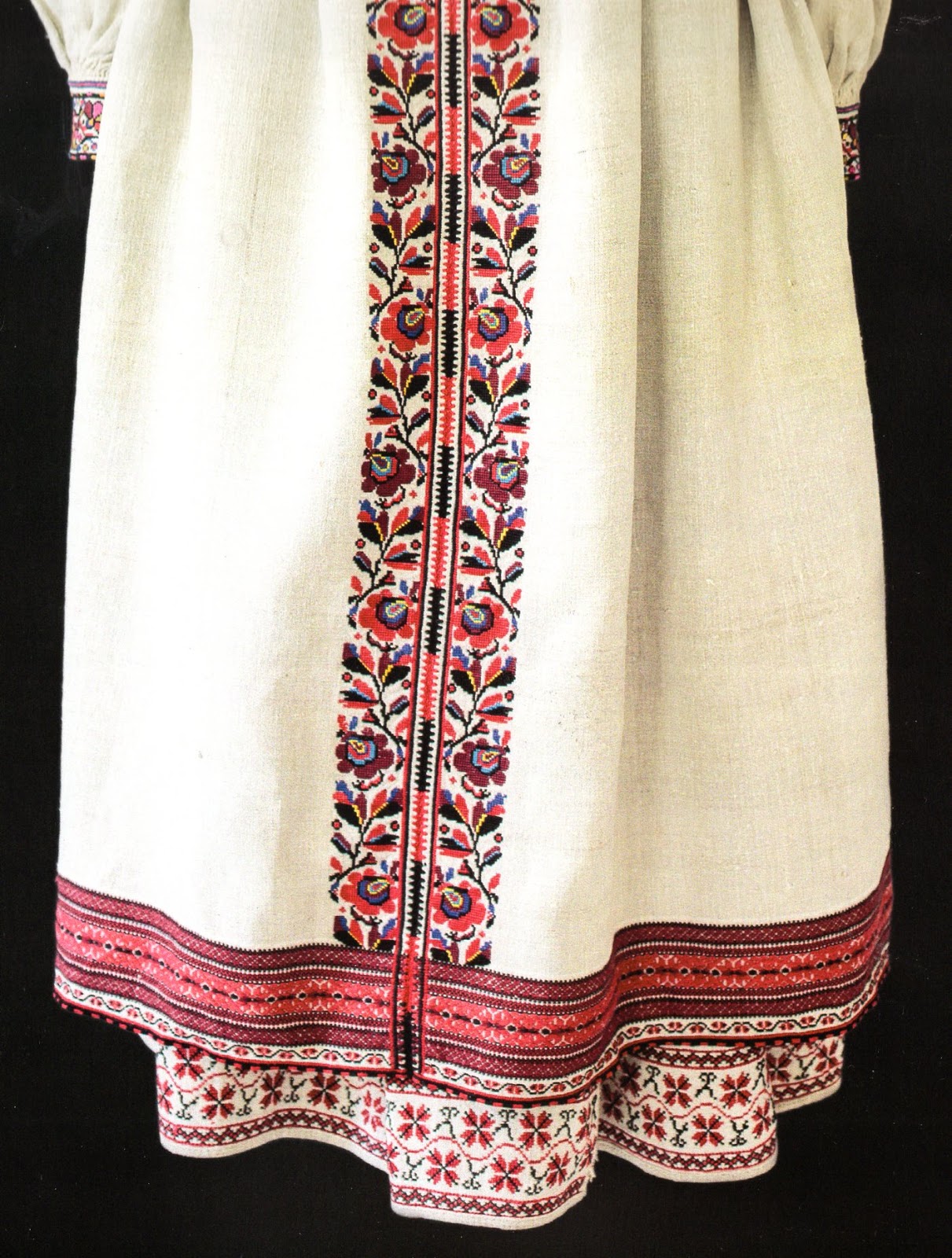 FolkCostume&Embroidery: Posvichchia or Zhydachiw Costume, West Ukraine