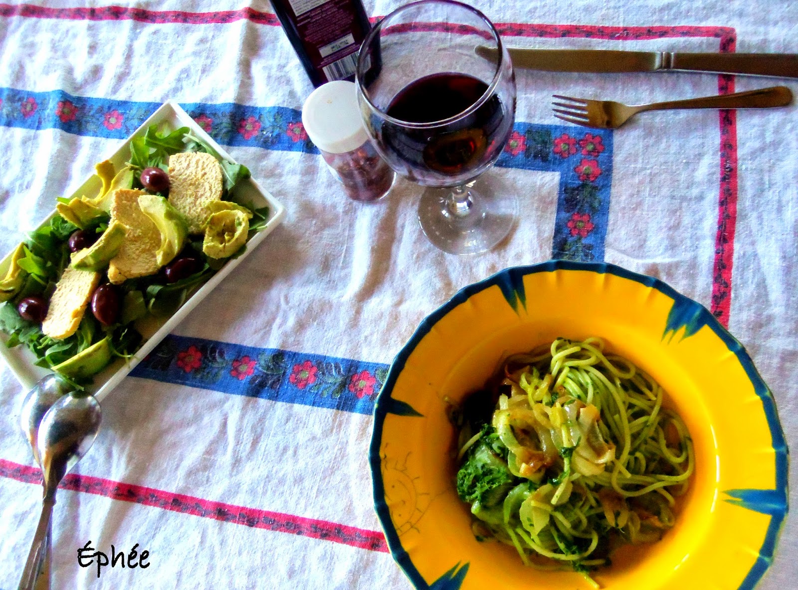 Pâtes aux oignons caramélisés avec pesto de kale