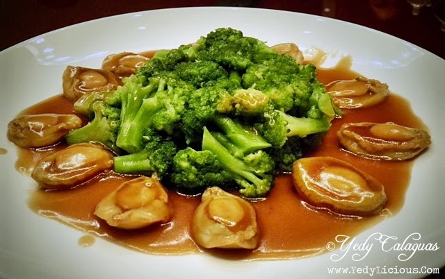Braised African Abalone with Broccoli in Oyster sauce at Xin Tian Di