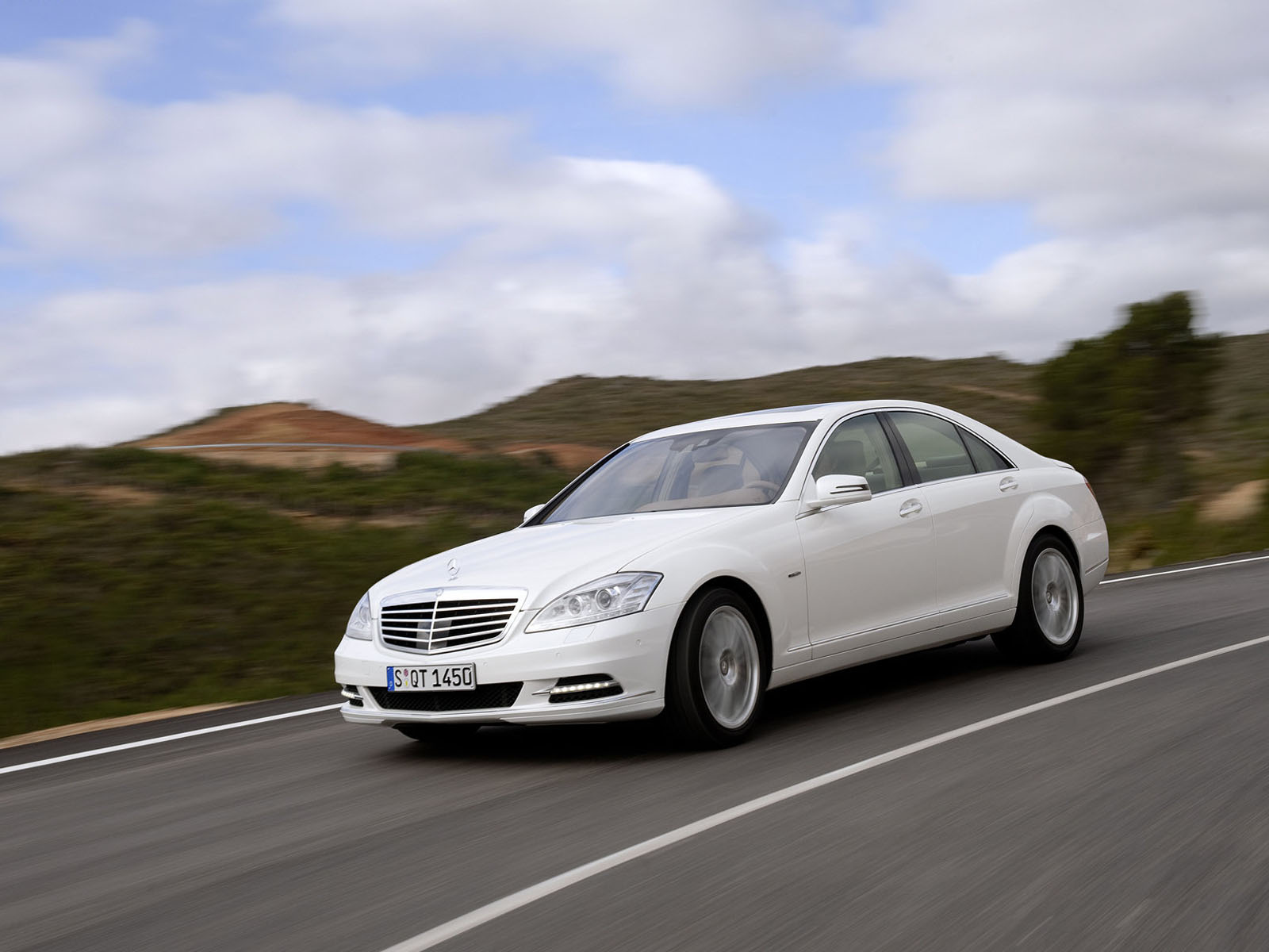 Govinda car wallpaper: mercedes-Benz S400 BlueHybrid images