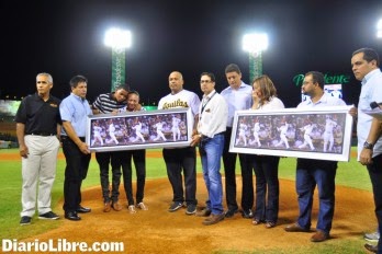 Mark Canha Conectó el cuadrangular que le dió la victoria a las Aguilas 4-1 Sobre los Toros.