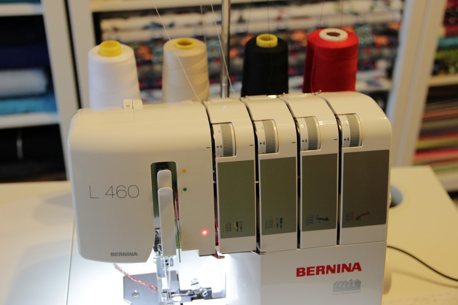 NähmaschinenLiebe Revolution der Overlock die BERNINA L460