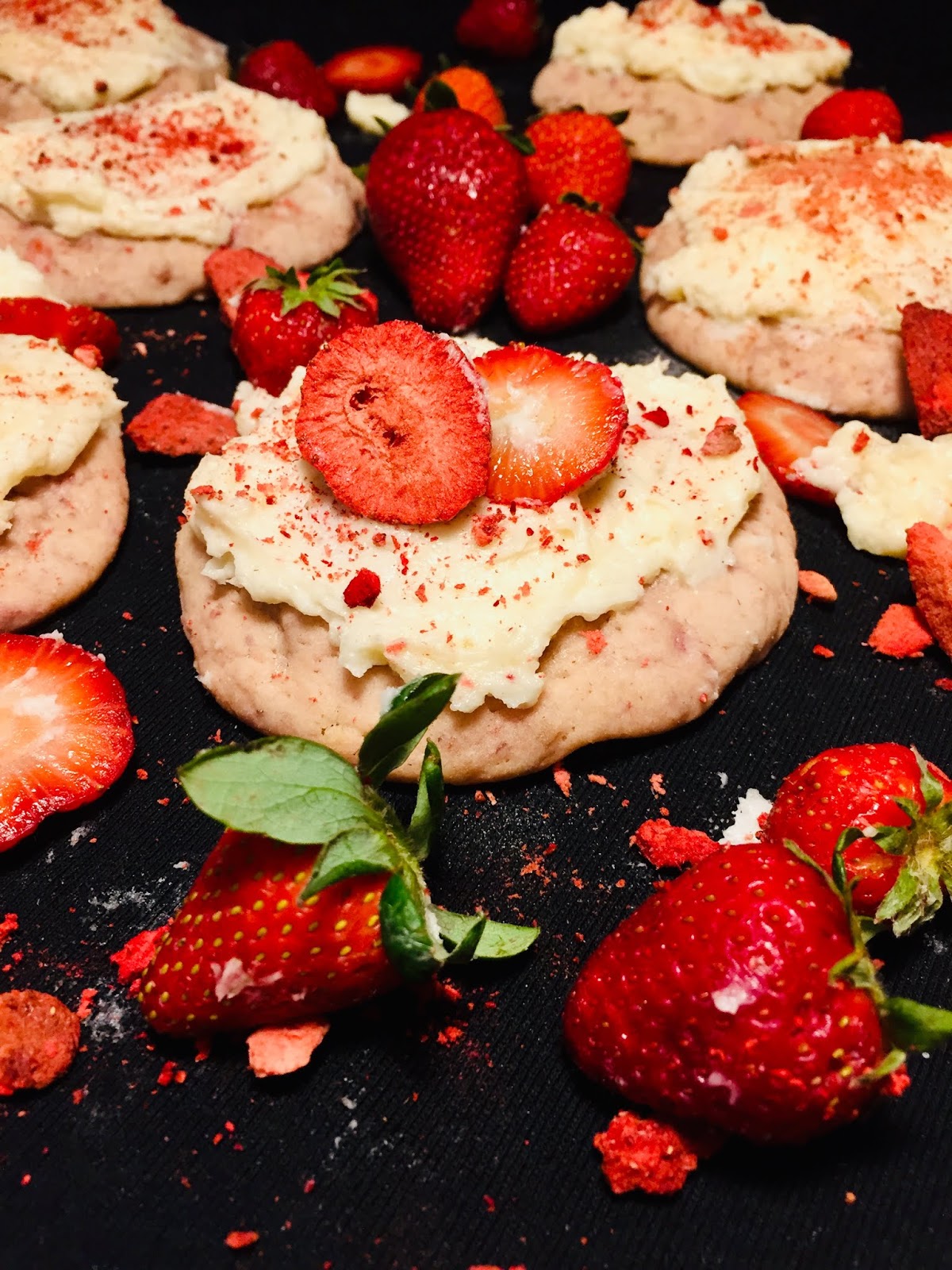 Strawberries and Cream Cookies