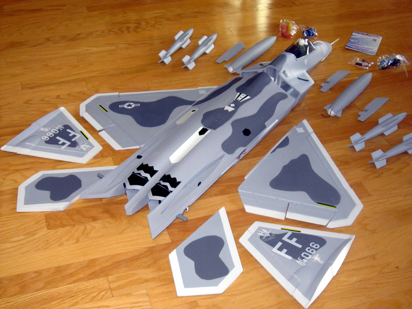 z8rc Banana Hobby F22 Raptor (41" Wingspan) Build and Flight Review