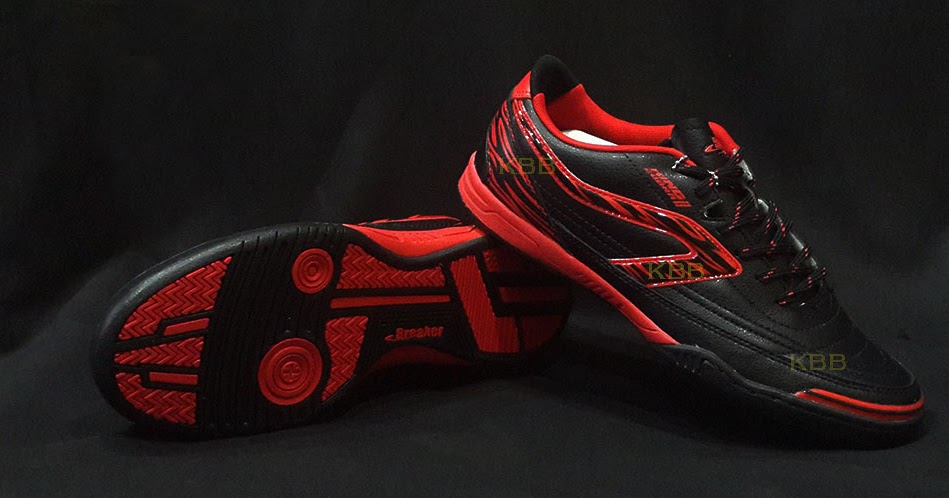 breaker futsal shoes