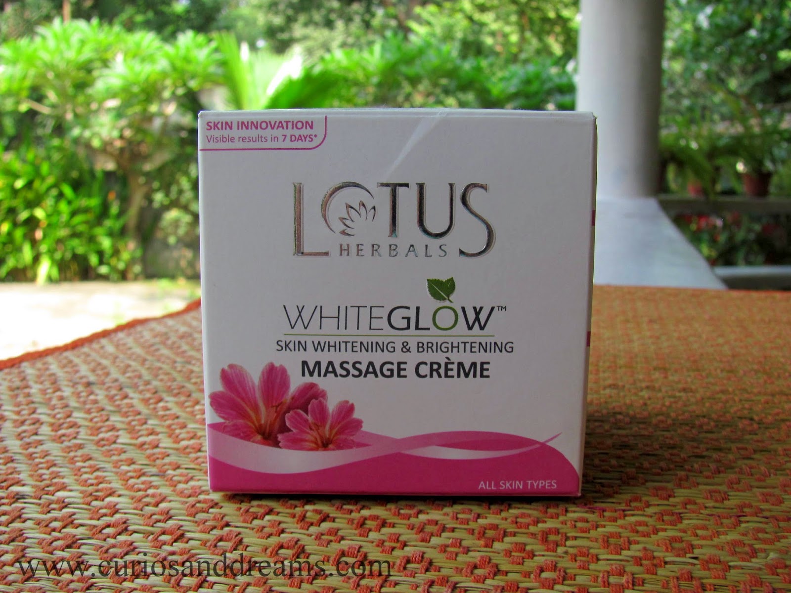 gerucht betrouwbaarheid maat Lotus Herbals Whiteglow Skin Whitening & Brightening Massage Creme : Review  - Curios and Dreams - Indian Skincare and Beauty