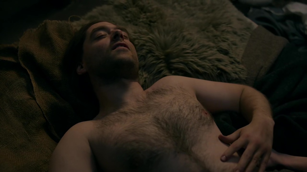 Richard Rankin nude in Outlander 4-08 "Wilmington" .