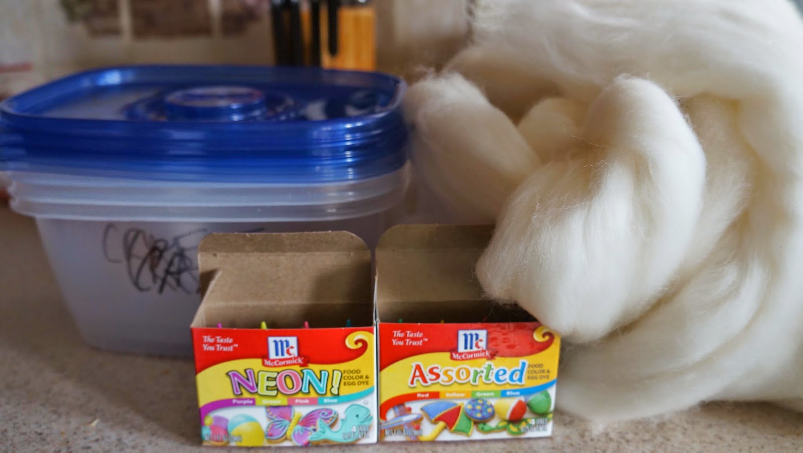 Ginger Wilson Dyeing wool with food coloring