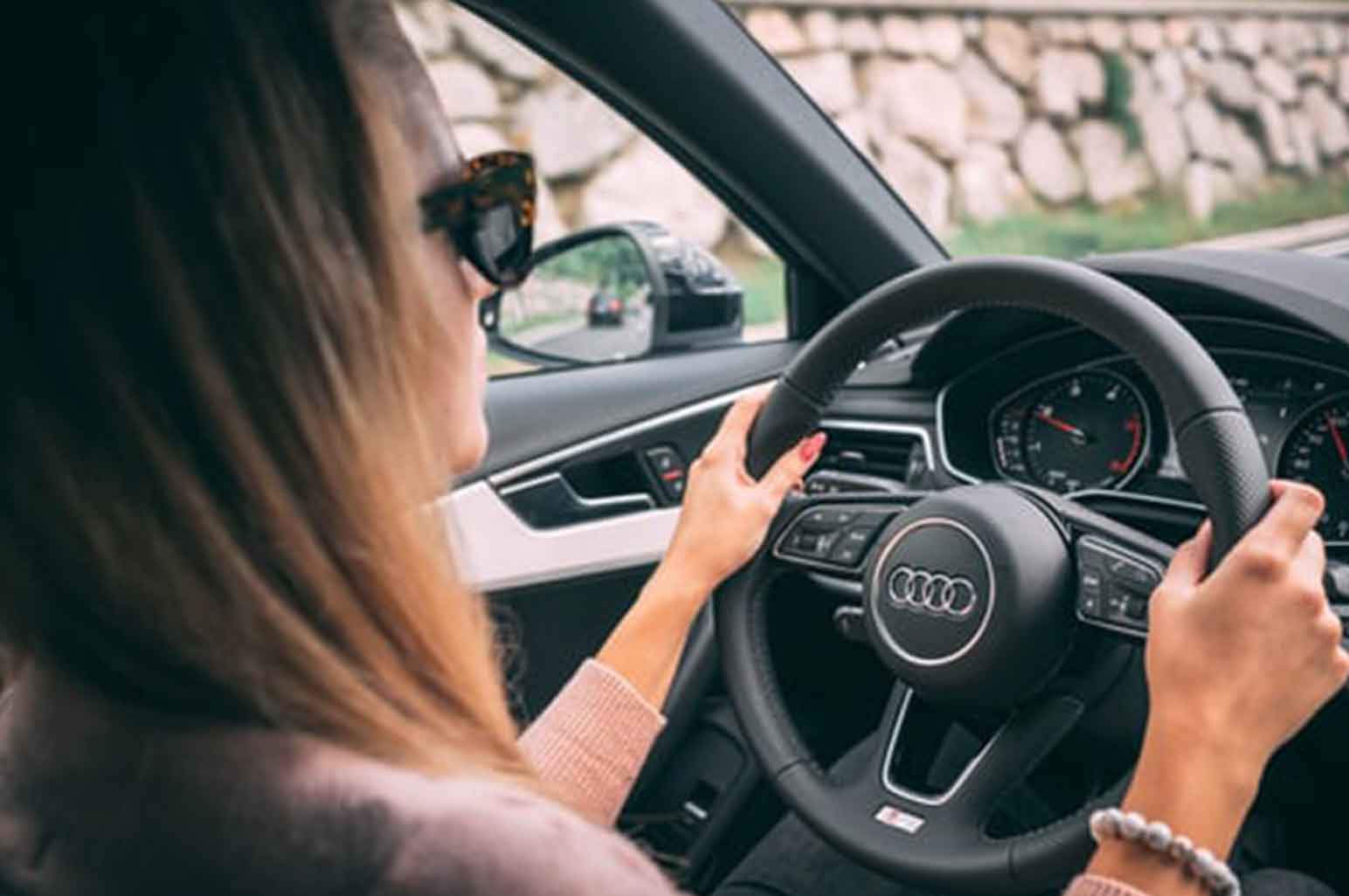 Solo Female Travelers: Dos and Don’ts on Safety on the Road Solo Female Travelers: Dos and Don’ts on Safety on the Road