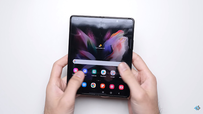 Video thử thách độ bền Galaxy Z Fold 3 khiến Samfan xót xa