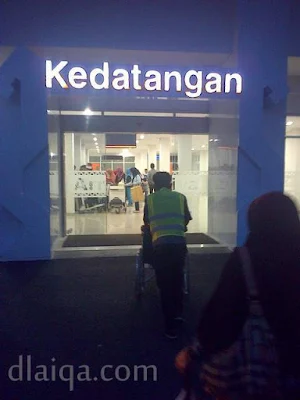 sampai di gedung bandara