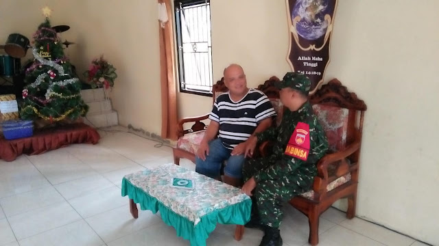 Sertu Bambang Komsos Dengan Pendeta Jurangjero Sertu Bambang Komsos Dengan Pendeta Jurangjero