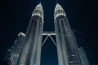 PETRONAS TWIN TOWERS SY BRIDGE PETRONAS TWIN TOWERS SKY BRIDGE