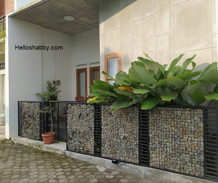 6 Inspirasi Desain Pagar Batu Alam yang Modern dan Mempesona