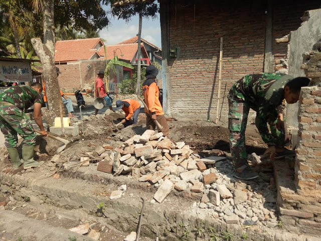 Sukarelawan MTA Jimbung Ikut Berperan di TMMD Kodim Klaten