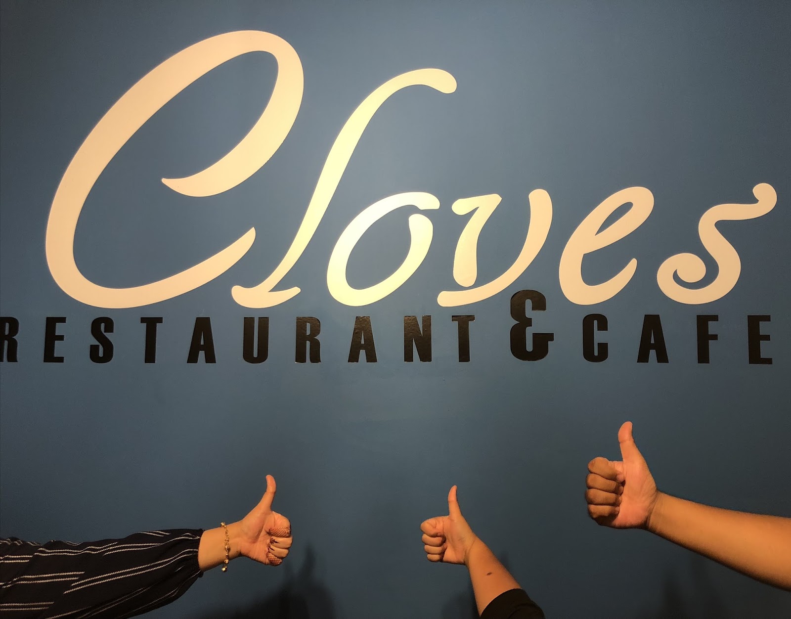 Homemade burger sedap di Cloves Restaurant & Cafe