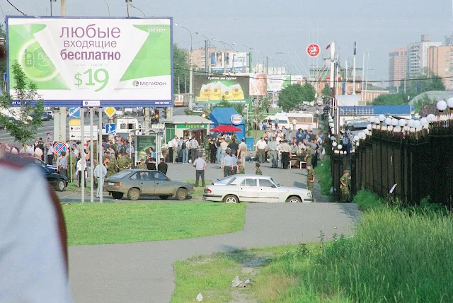Волоколамское шоссе, Тушинский аэродром, после теракта на рок-фестивале «Крылья», реклама «Мегафон»
