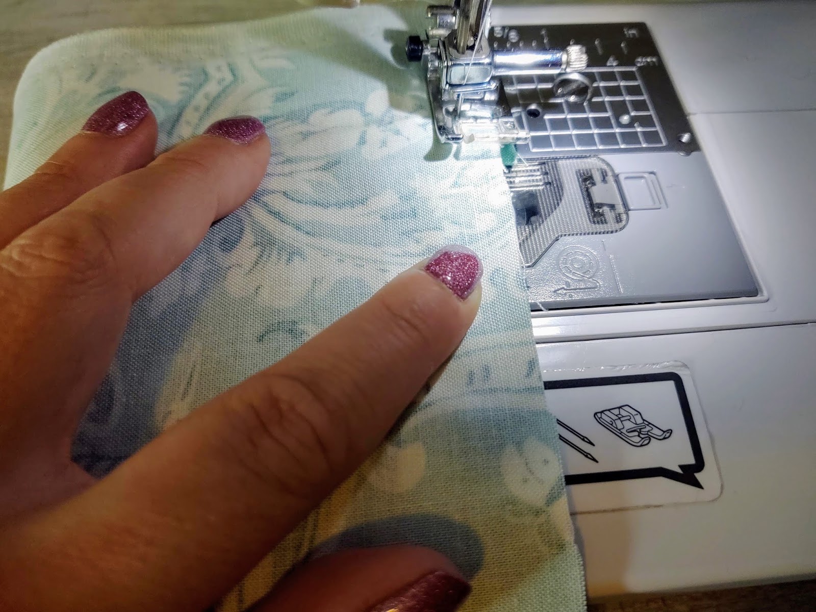 Pop of Color Bags Sew a zipper without using a zipper foot