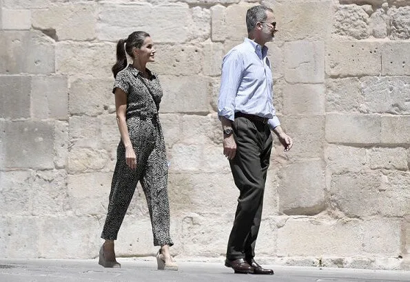 The Queen wore a new bow-detail jumpsuit by Mango. Queen Letizia wore Mango bow detail jumpsuit, gold earrings