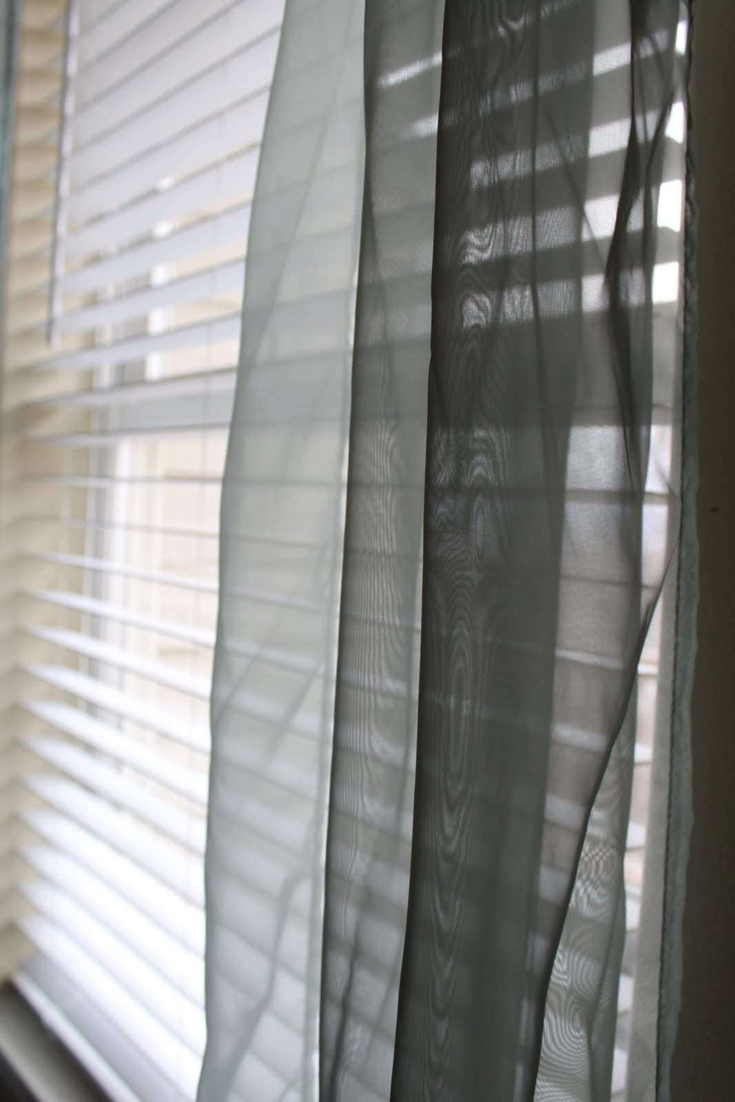 do it yourself divas DIY Turn Cloth Napkins into Curtains