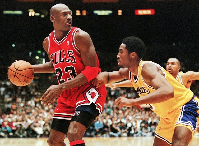 科比:18歲就想摧毀喬丹神話 首次對籃球之神就被晃倒(影)-黑特籃球-NBA新聞影音圖片分享社區