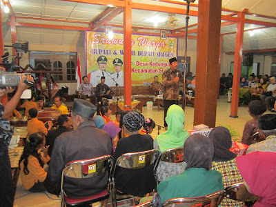 DANDIM 0725/SRAGEN BERSAMA BUPATI MELAKSANAKAN SRAWUNG WARGA DI KD. UPIT SRAGEN