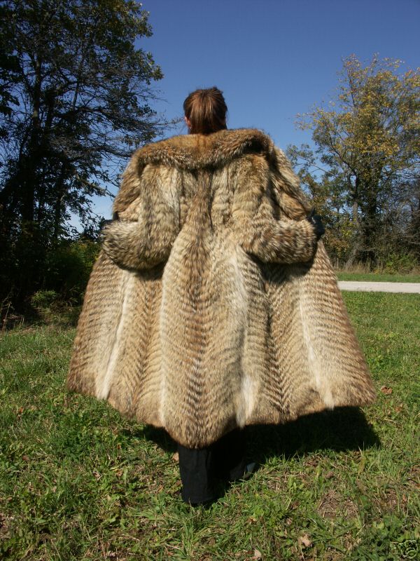 LAFOURRURE2: Vintage fur coats