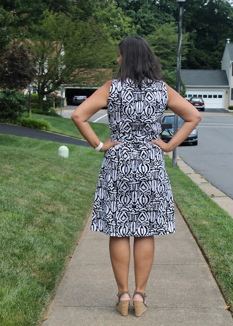 Graphic black and white print stretch poplin sleeveless dress made with the Simplicity 1059 Jiffy sewing pattern.