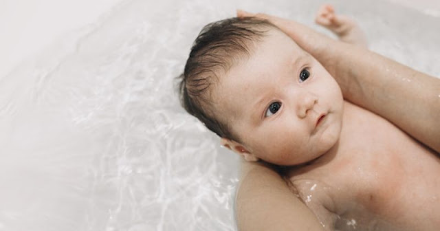 bathe a baby that parents must know