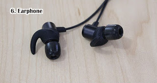 Earphone merupakan salah satu hadiah 17an yang murah dan menarik