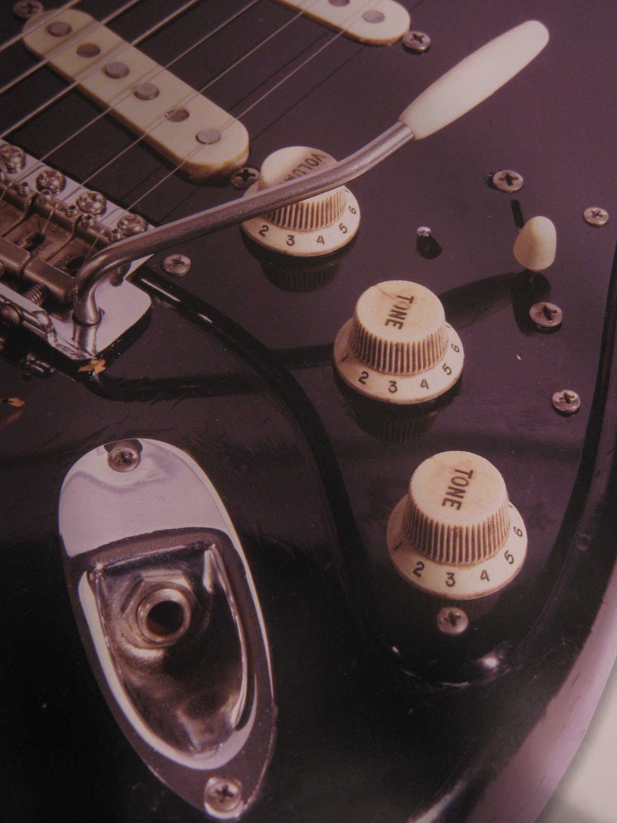 The Black Strat Build 6. With a flick of a switch... Custom SPDT