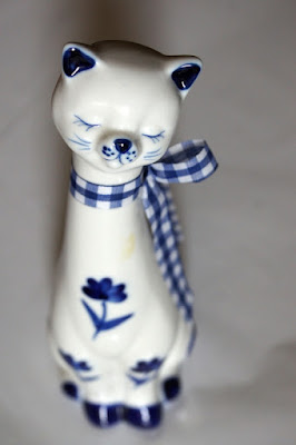 Nu har min tidigare kitsch-katt fått en kompis, omärkt. Nu har min tidigare kitsch-katt fått en kompis, omärkt.