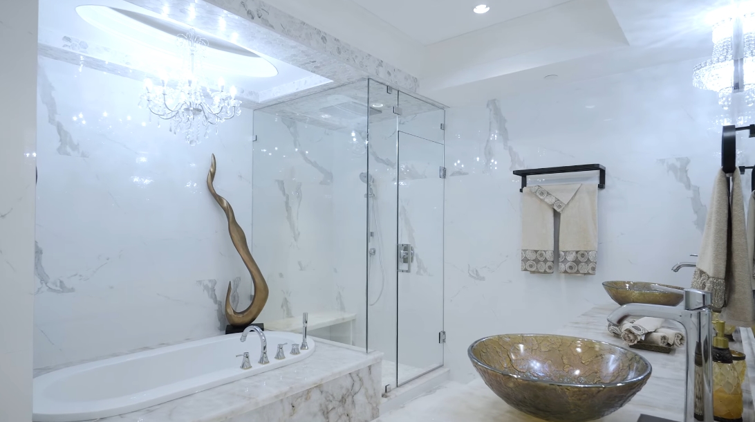 75 Interior Design Photos vs. 1487 Minto Crescent, Vancouver Luxury Mansion Tour