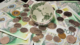 Guerra de divisas se intensifica en medio de sombríos pronósticos económicos