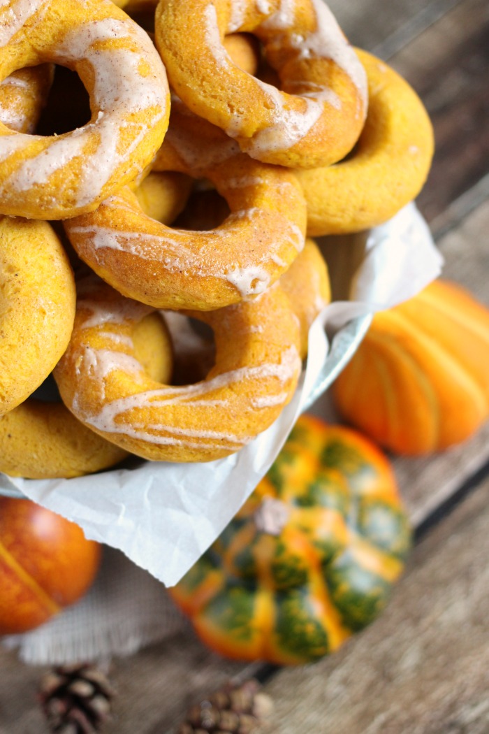 Mama Loves Food! Easy Baked Pumpkin Spice Donuts with Maple Nutmeg Glaze